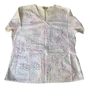 Comfy Cotton Women’s short sleeve Nurse Blouse size L, Floral White